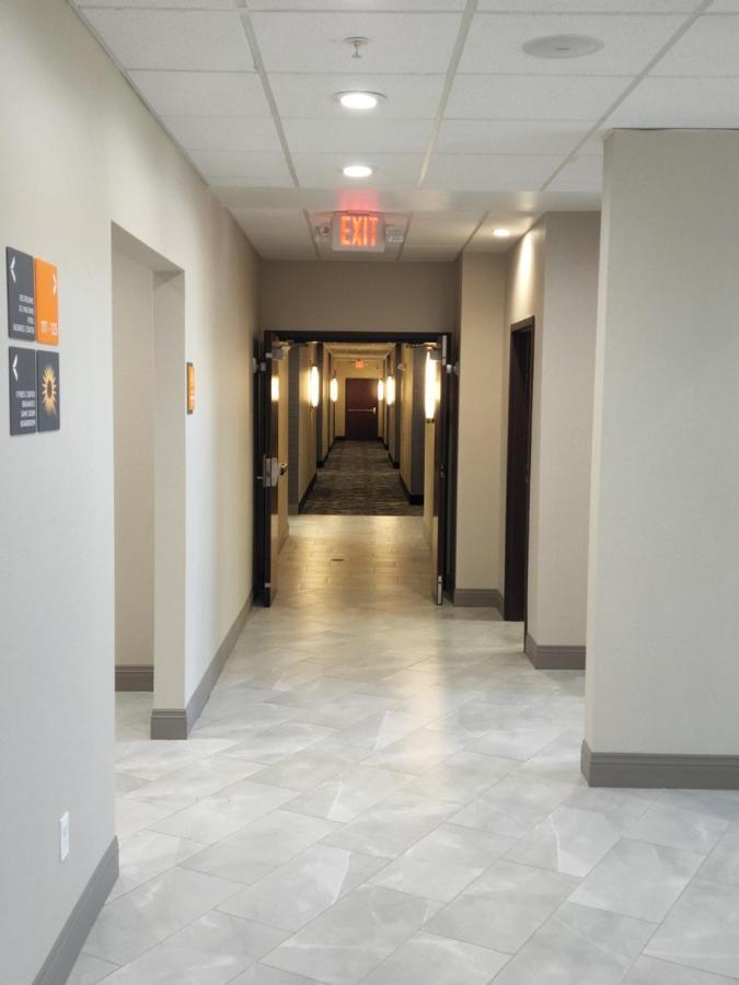 La Quinta Inn & Suites By Wyndham לייק ג'ורג' מראה חיצוני תמונה