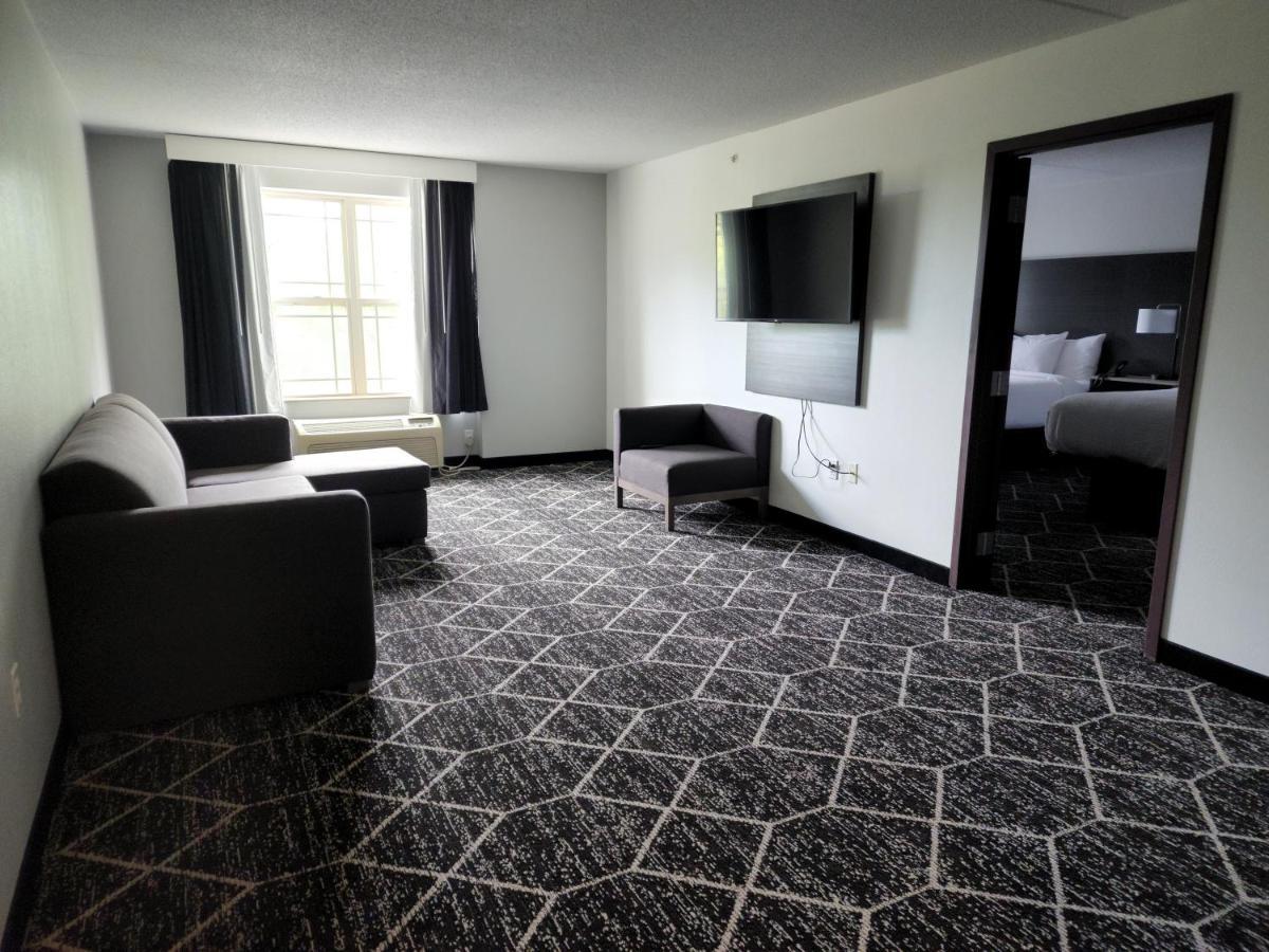 La Quinta Inn & Suites By Wyndham לייק ג'ורג' מראה חיצוני תמונה