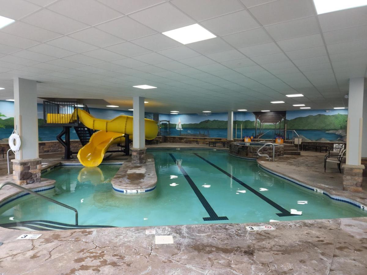La Quinta Inn & Suites By Wyndham לייק ג'ורג' מראה חיצוני תמונה