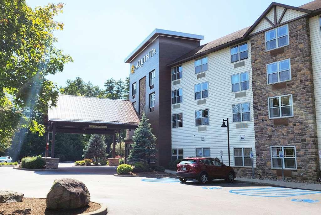 La Quinta Inn & Suites By Wyndham לייק ג'ורג' מראה חיצוני תמונה