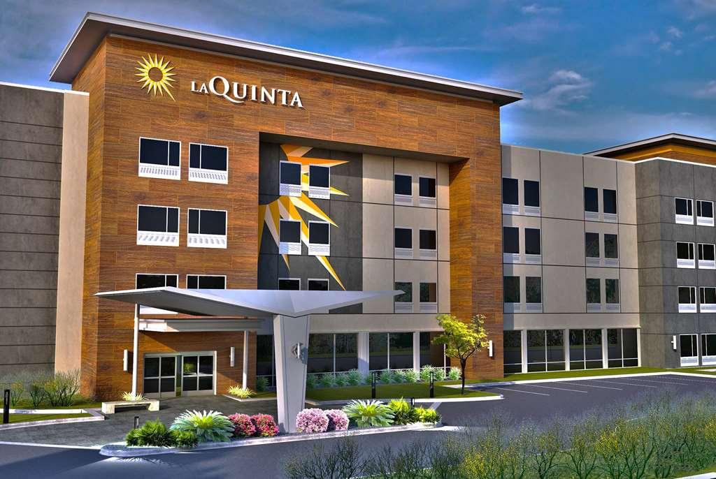 La Quinta Inn & Suites By Wyndham לייק ג'ורג' מראה חיצוני תמונה