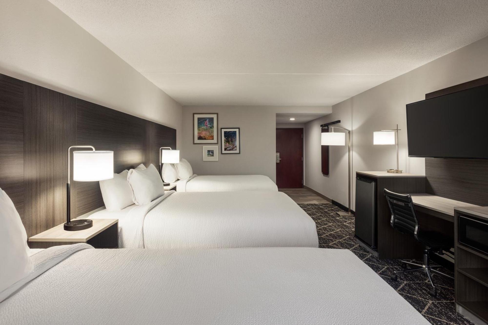 La Quinta Inn & Suites By Wyndham לייק ג'ורג' מראה חיצוני תמונה