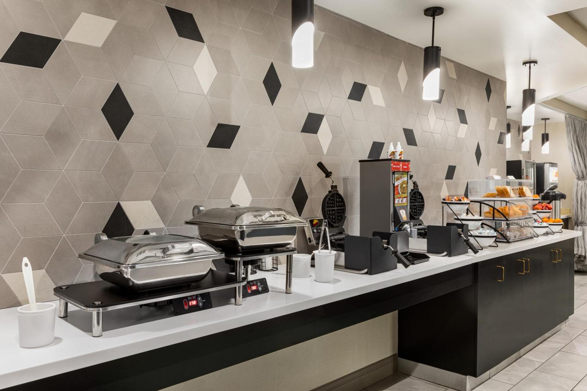 La Quinta Inn & Suites By Wyndham לייק ג'ורג' מראה חיצוני תמונה