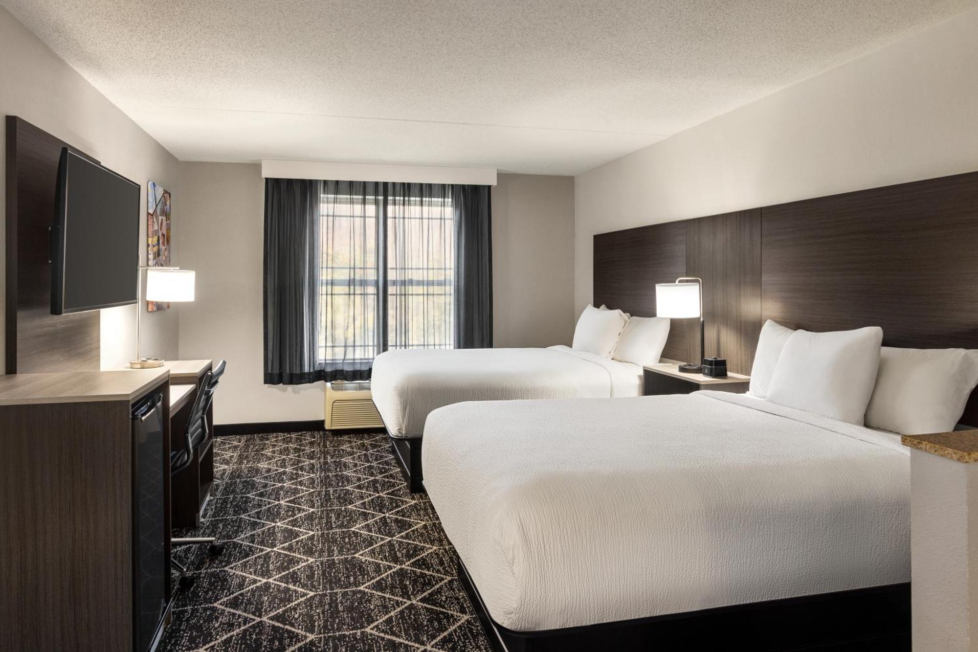 La Quinta Inn & Suites By Wyndham לייק ג'ורג' מראה חיצוני תמונה