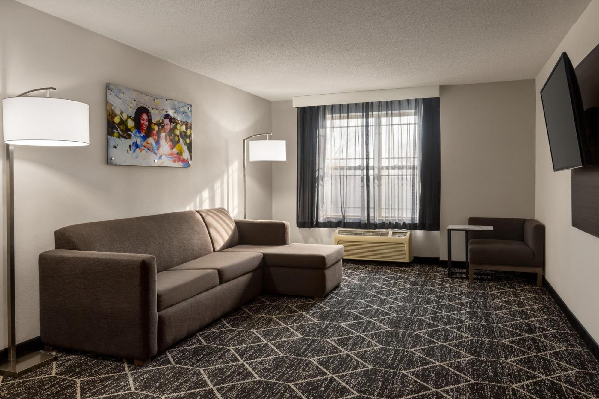 La Quinta Inn & Suites By Wyndham לייק ג'ורג' מראה חיצוני תמונה