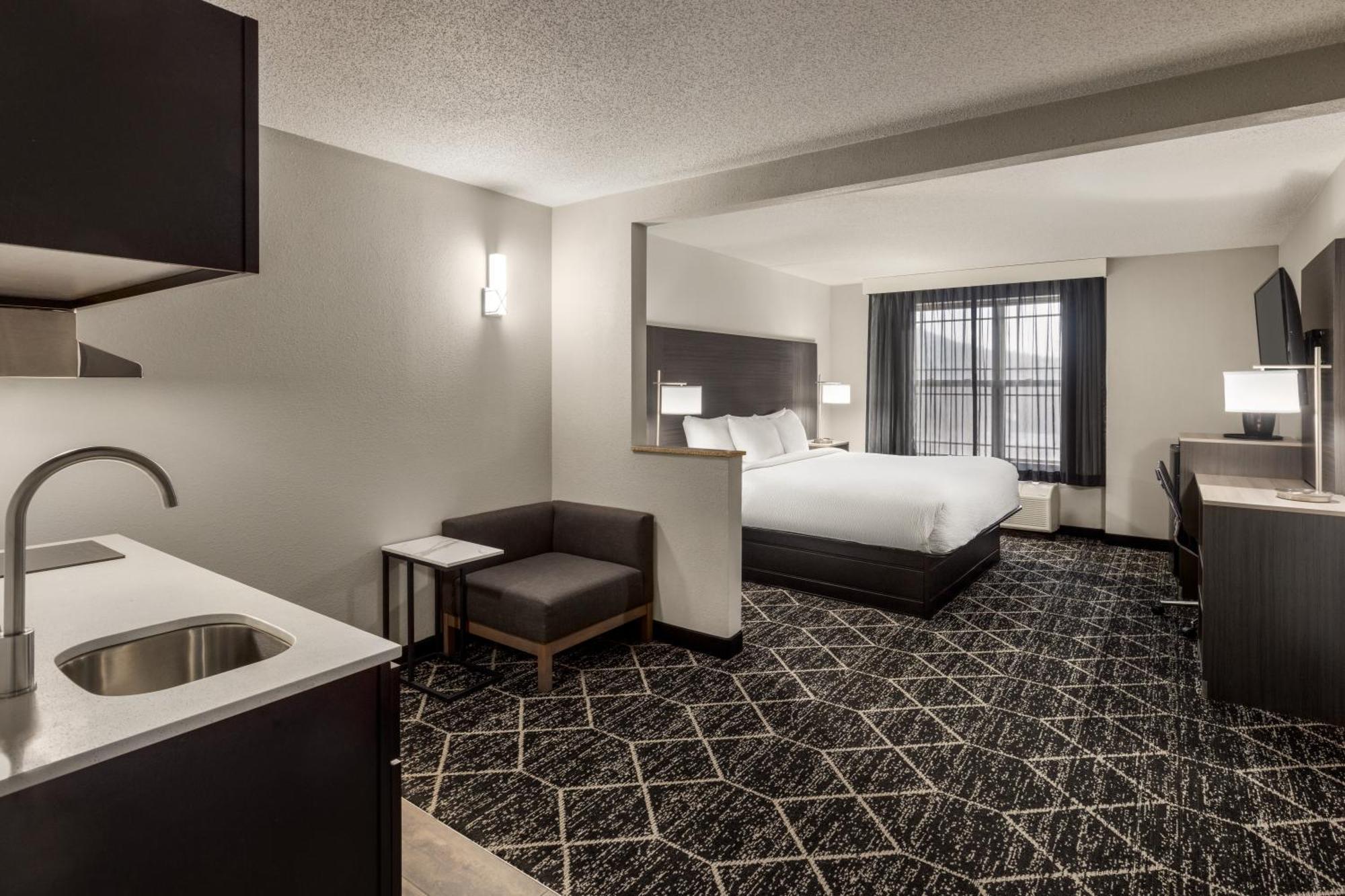 La Quinta Inn & Suites By Wyndham לייק ג'ורג' מראה חיצוני תמונה