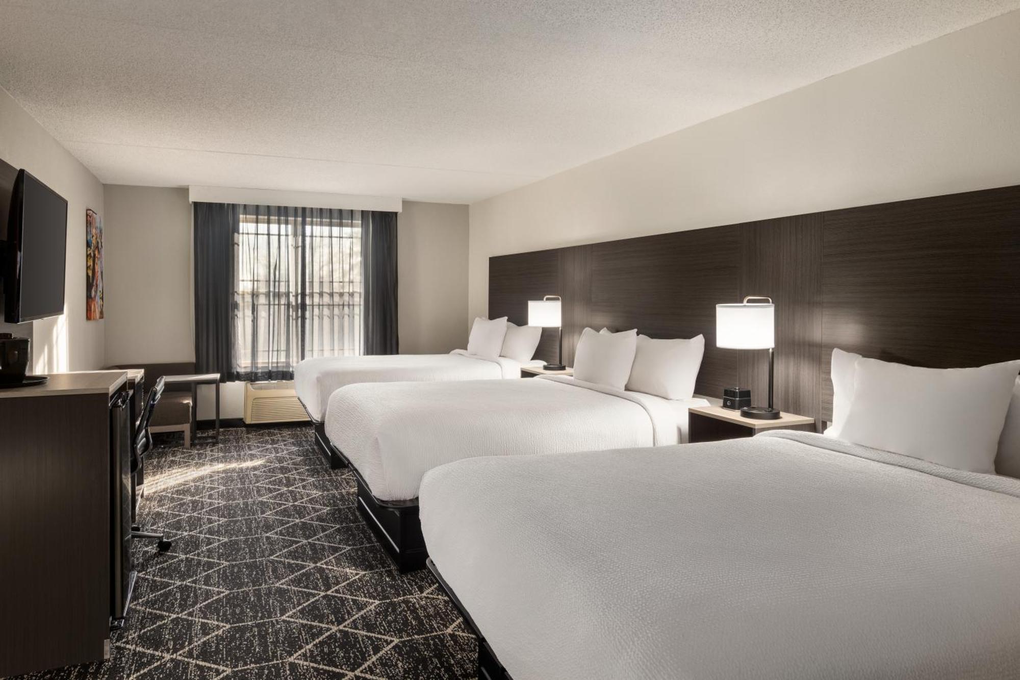 La Quinta Inn & Suites By Wyndham לייק ג'ורג' מראה חיצוני תמונה