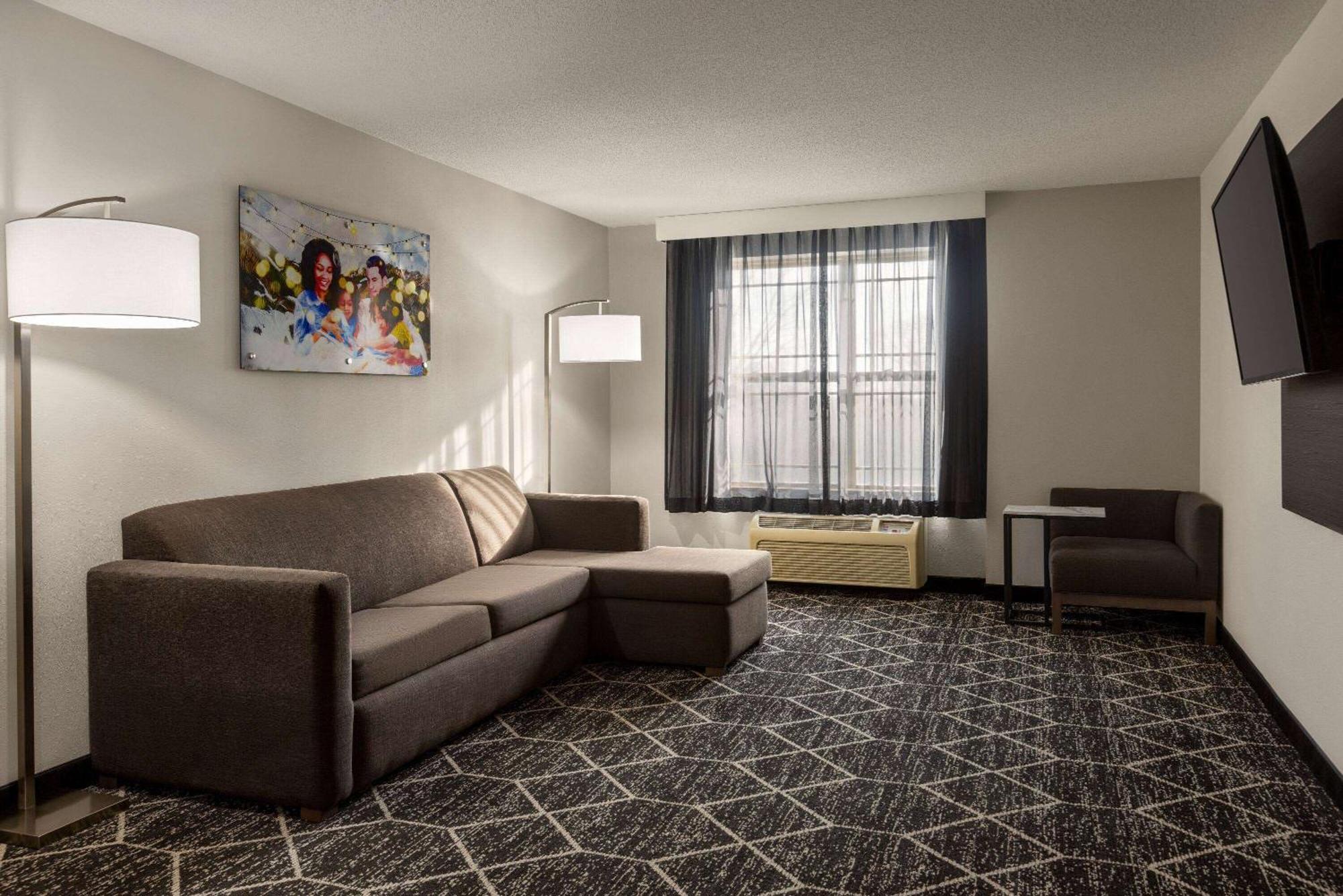 La Quinta Inn & Suites By Wyndham לייק ג'ורג' מראה חיצוני תמונה