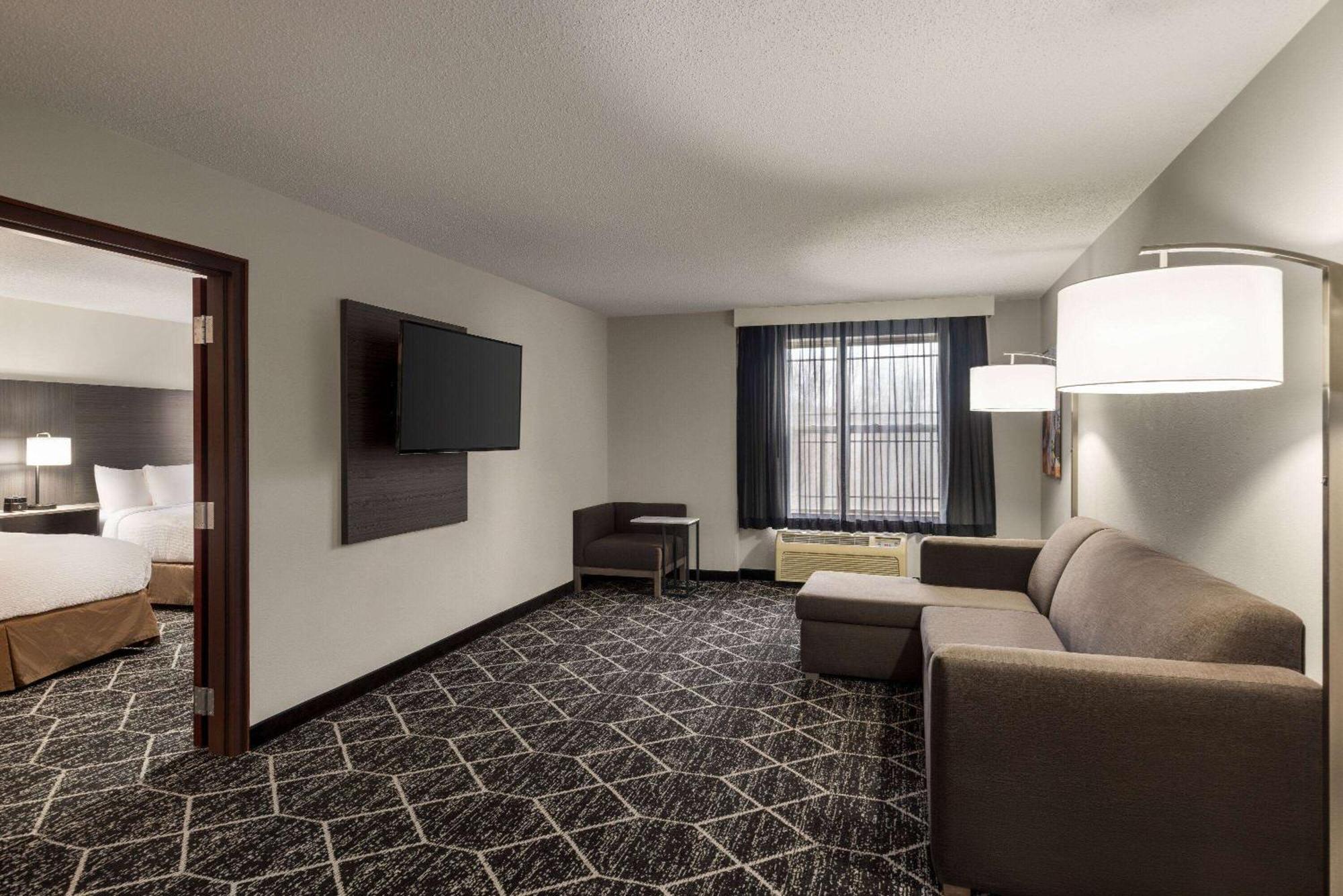 La Quinta Inn & Suites By Wyndham לייק ג'ורג' מראה חיצוני תמונה