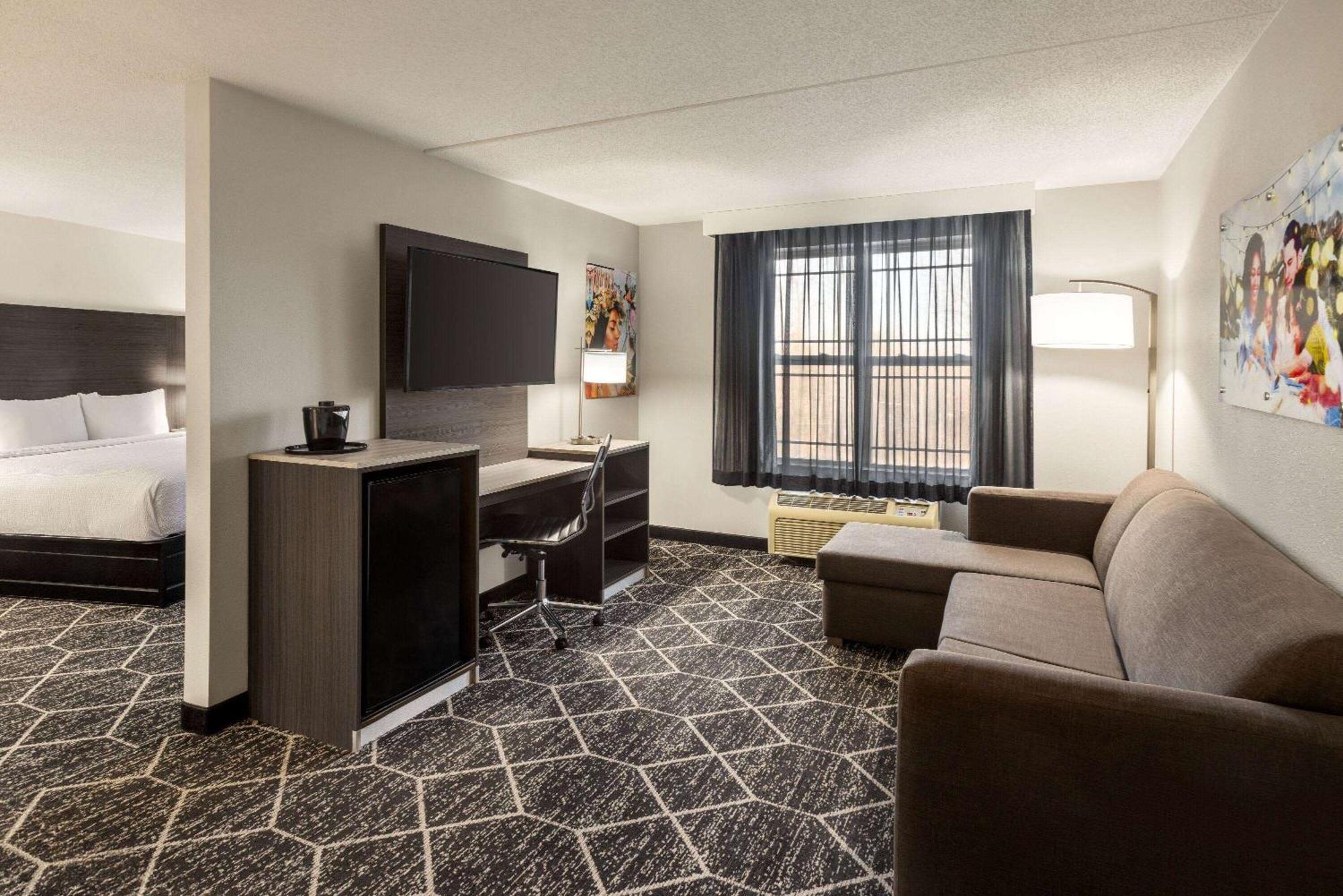 La Quinta Inn & Suites By Wyndham לייק ג'ורג' מראה חיצוני תמונה