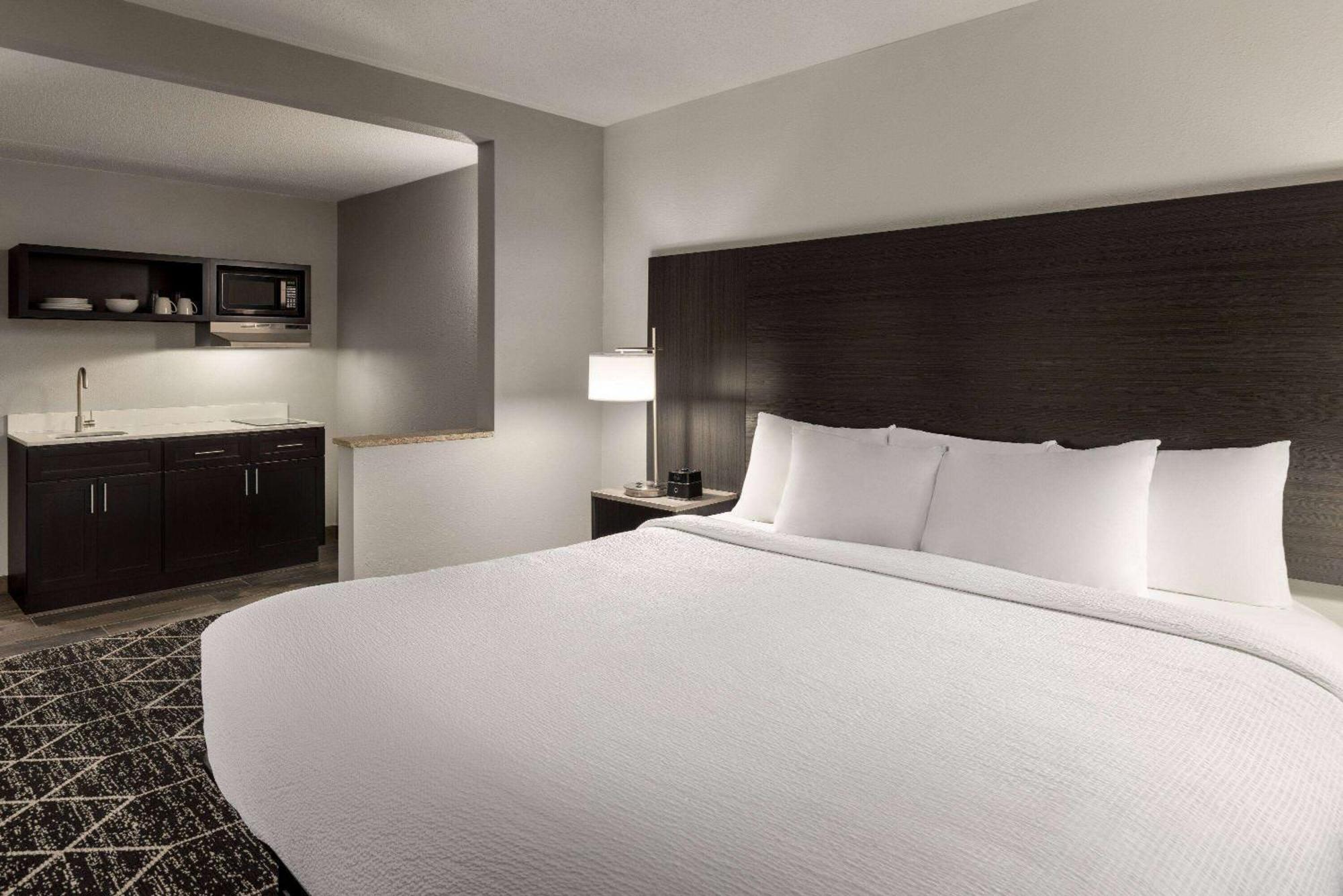 La Quinta Inn & Suites By Wyndham לייק ג'ורג' מראה חיצוני תמונה