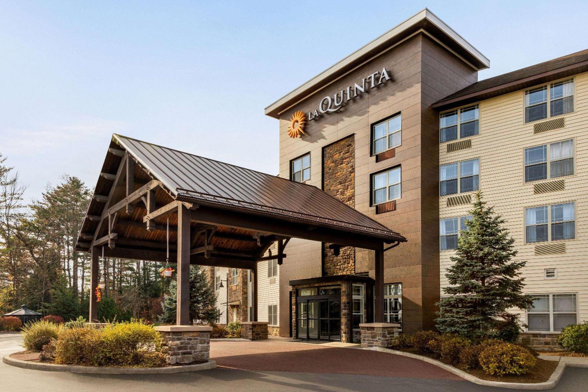 La Quinta Inn & Suites By Wyndham לייק ג'ורג' מראה חיצוני תמונה